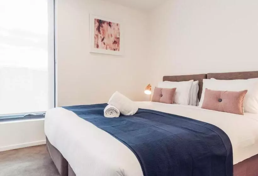 City Edge Box Hill Apartment