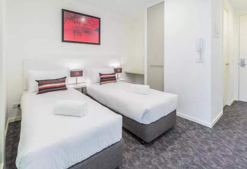 City Edge Box Hill Apartment