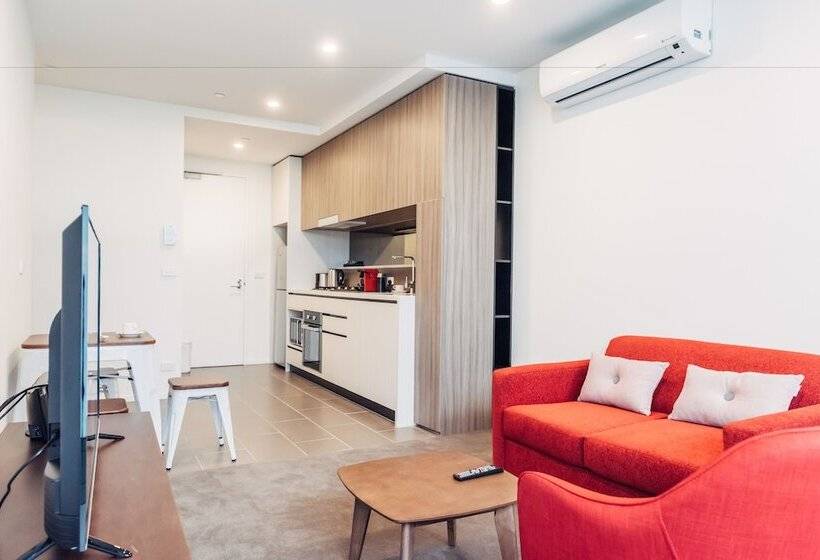 City Edge Box Hill Apartment