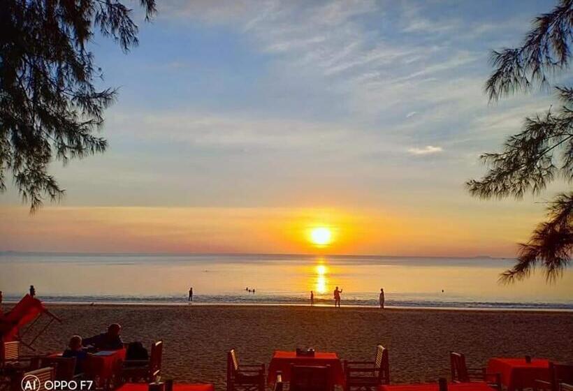 Hotel Eco Lanta Hideaway Beach Resort