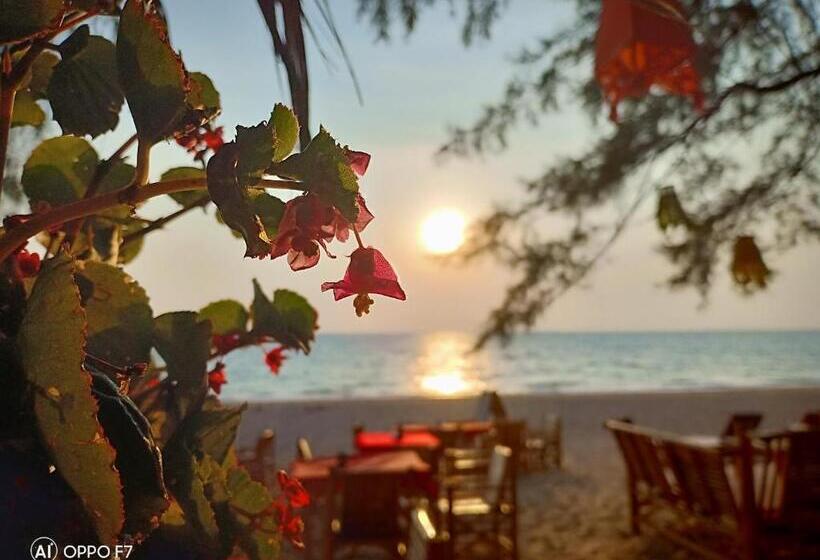 Hotel Eco Lanta Hideaway Beach Resort