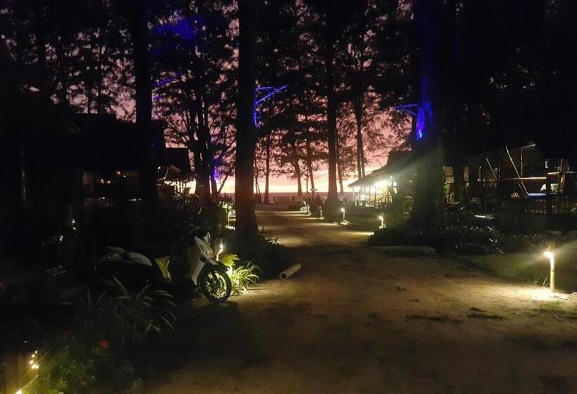 Hotel Eco Lanta Hideaway Beach Resort