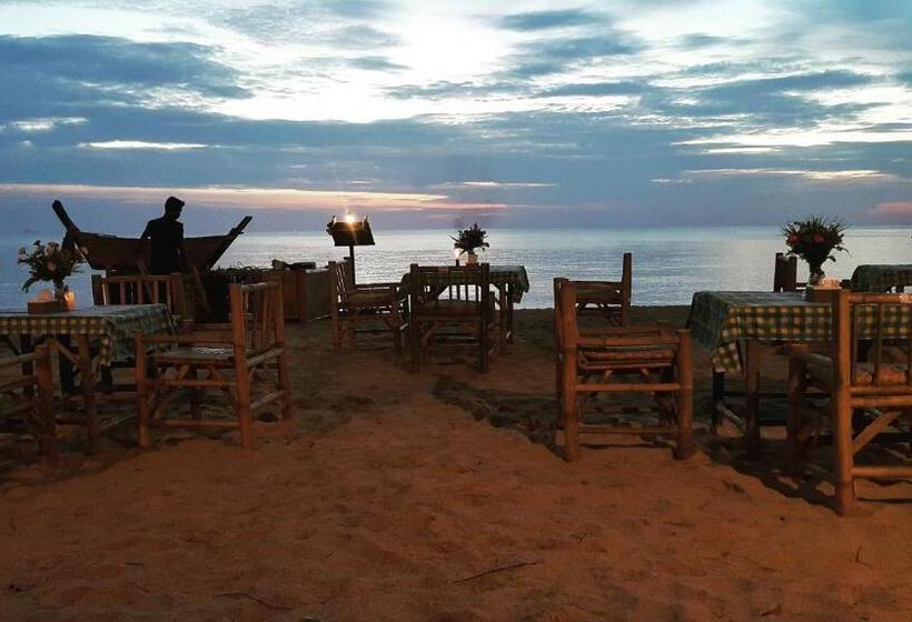 Hotel Eco Lanta Hideaway Beach Resort