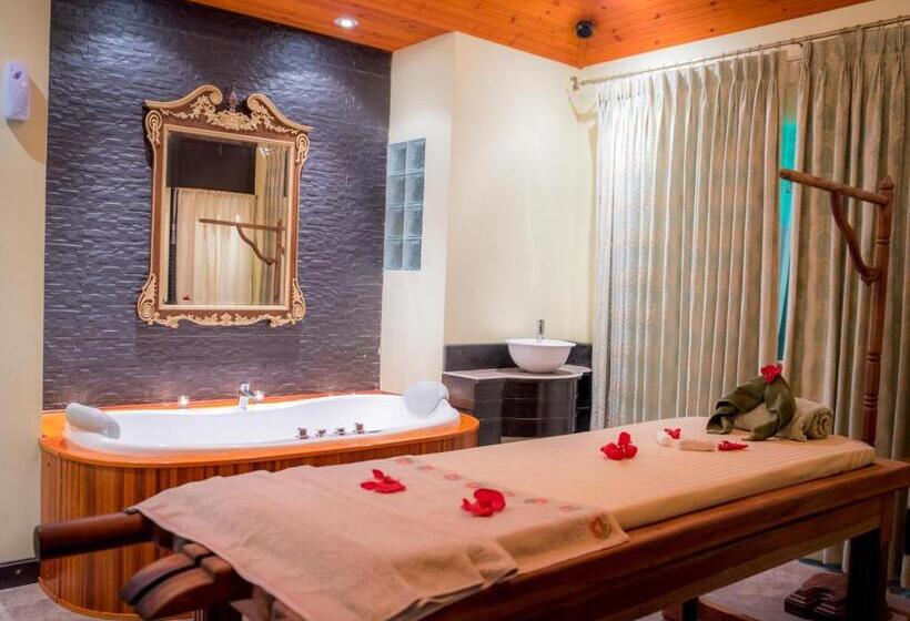 Oasis Hotel Restaurant & Spa