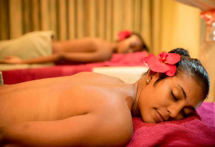 Oasis Hotel Restaurant & Spa