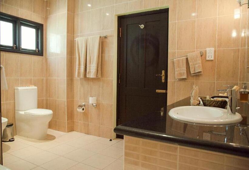 Oasis Hotel Restaurant & Spa