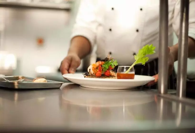 Oasis Hotel Restaurant & Spa