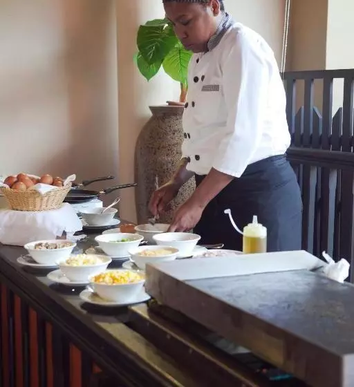 Oasis Hotel Restaurant & Spa