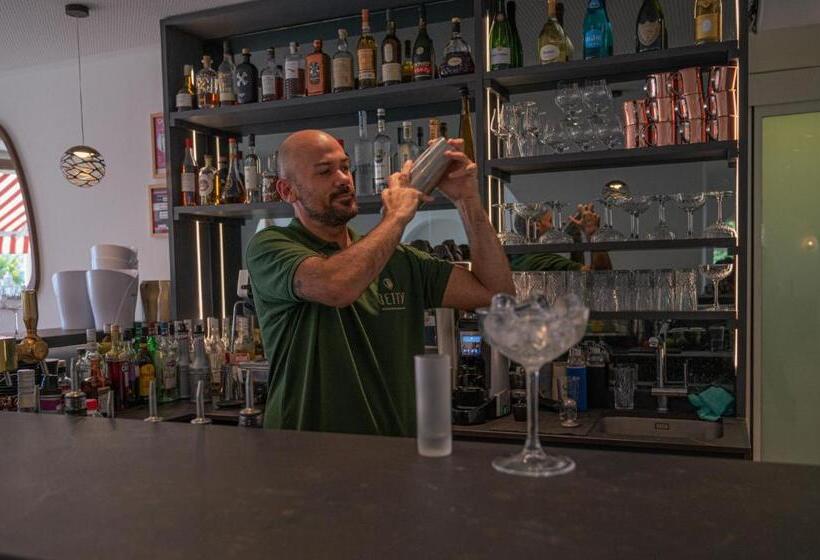 هتل Jetty Montreux