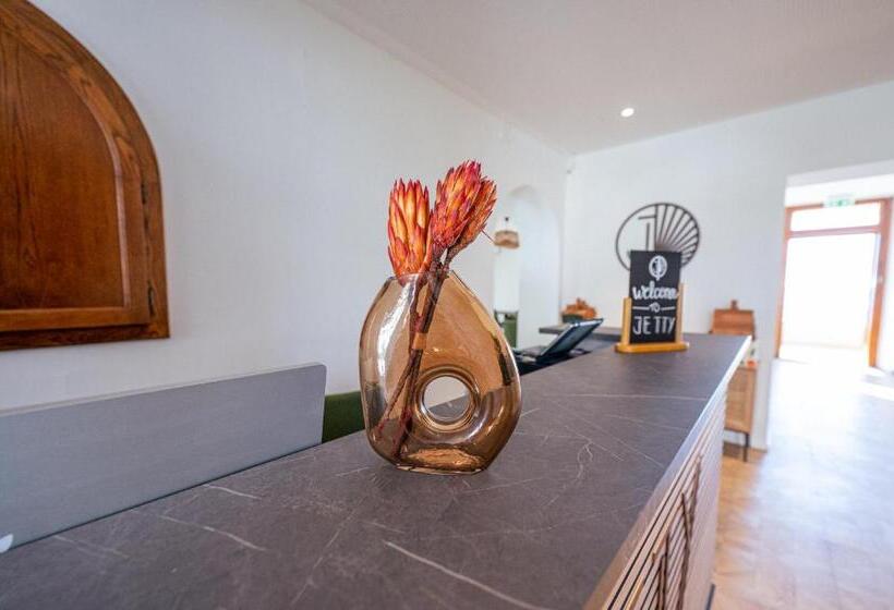 هتل Jetty Montreux