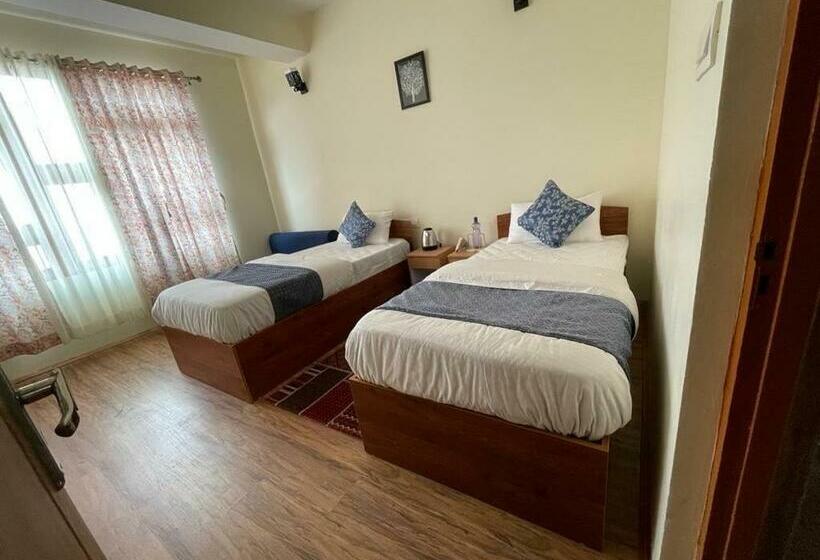 ペンション Oyo Home Urvi Griham