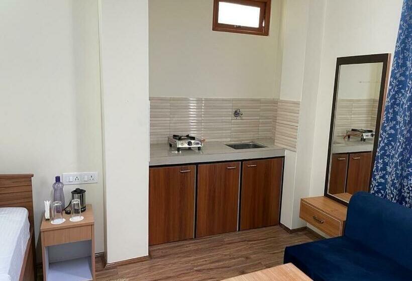 ペンション Oyo Home Urvi Griham