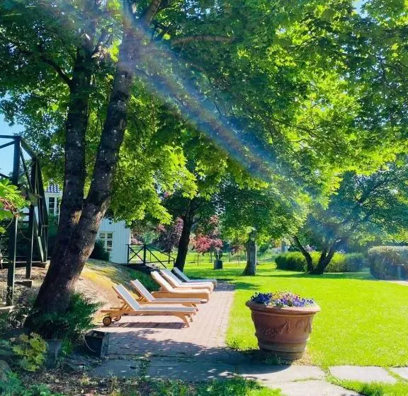 Engø Gård Hotel & Restaurant