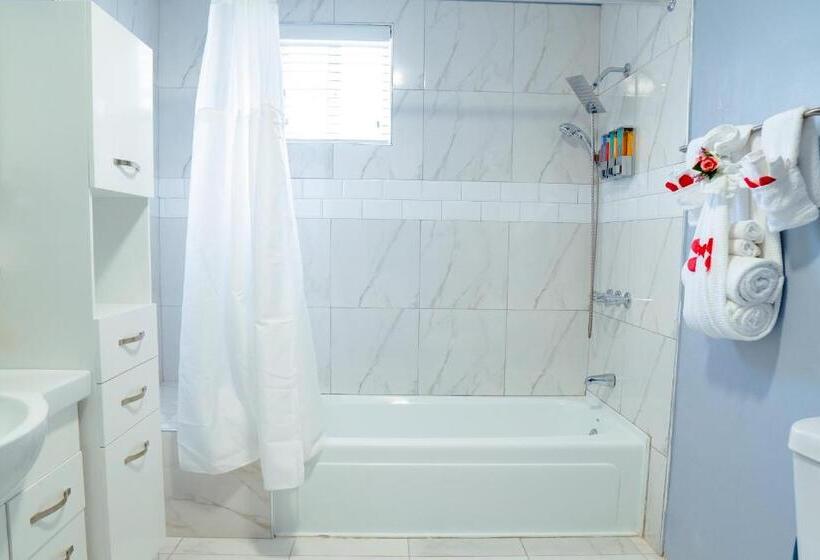 هتل Lavender Moon Villas