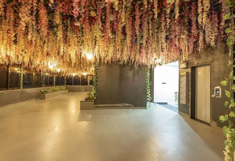 Fabhotel Prime Opulence