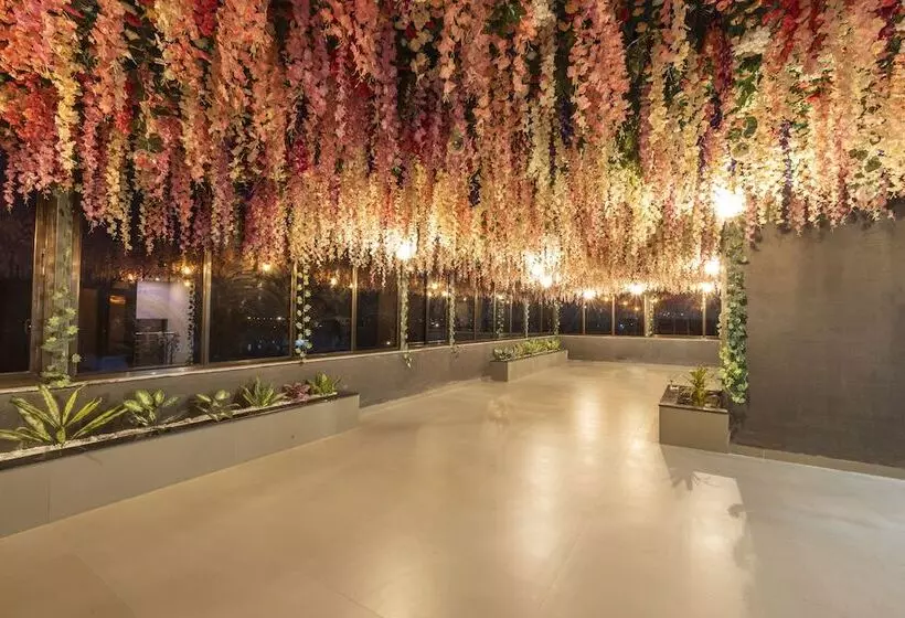 Fabhotel Prime Opulence