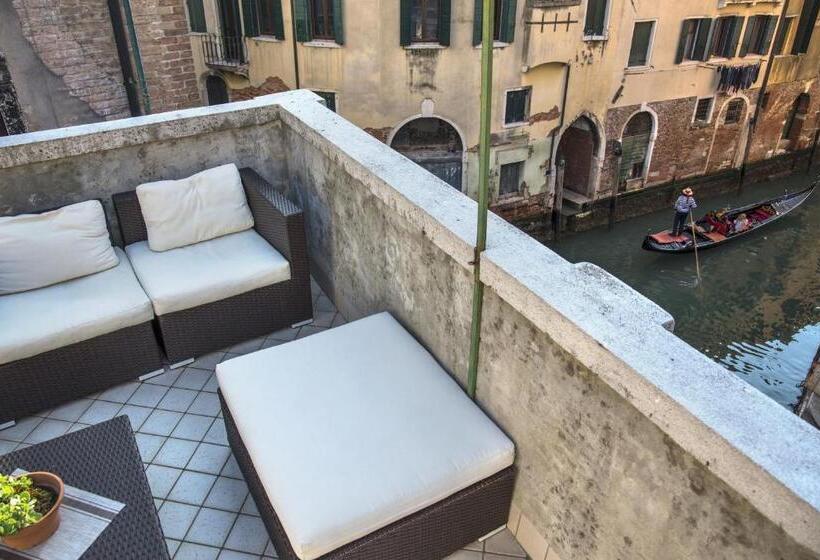 پانسیون Tre Sestieri Terrace   Canal View 2024