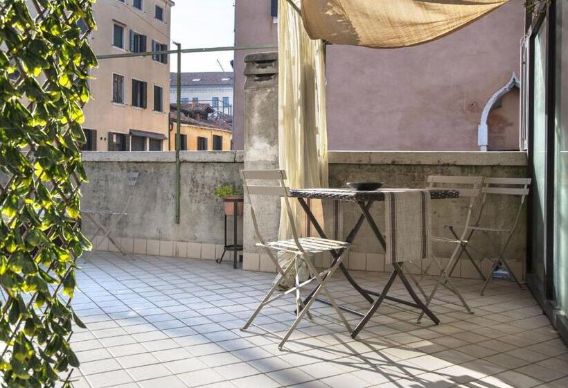 پانسیون Tre Sestieri Terrace   Canal View 2024