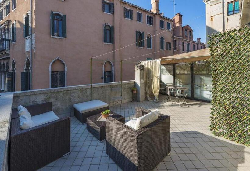 پانسیون Tre Sestieri Terrace   Canal View 2024