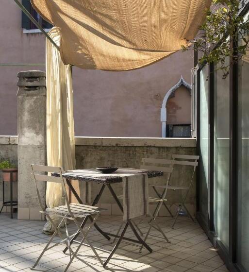 پانسیون Tre Sestieri Terrace   Canal View 2024