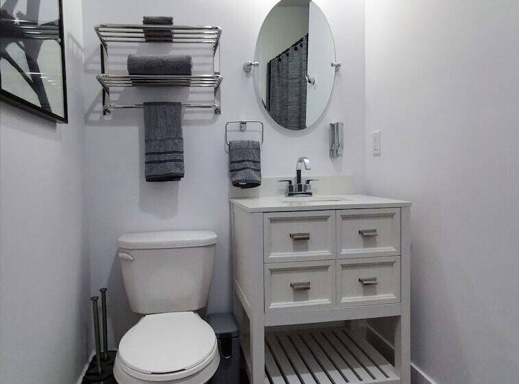 Cameo Hotel And Suites