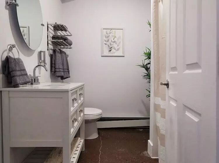 Cameo Hotel And Suites