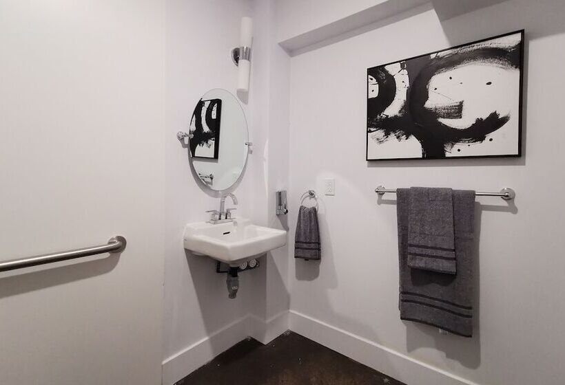 Cameo Hotel And Suites