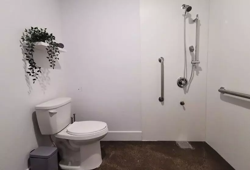 Cameo Hotel And Suites