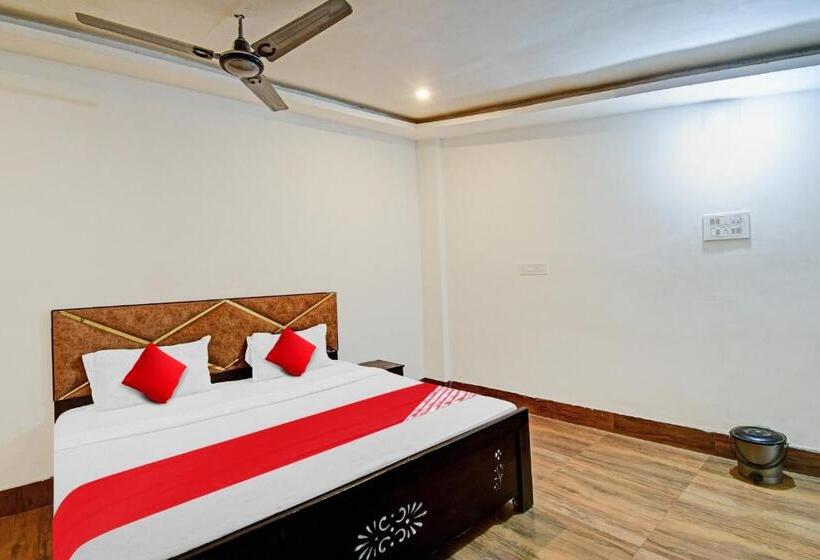 Отель Collection O Hindustan Vila