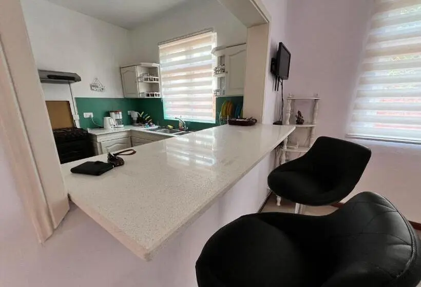 پانسیون Eden Villa