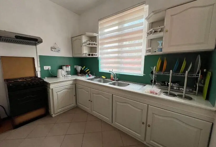 پانسیون Eden Villa
