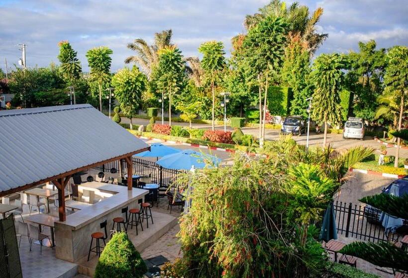 هتل Hôtel Sky Blue Mada