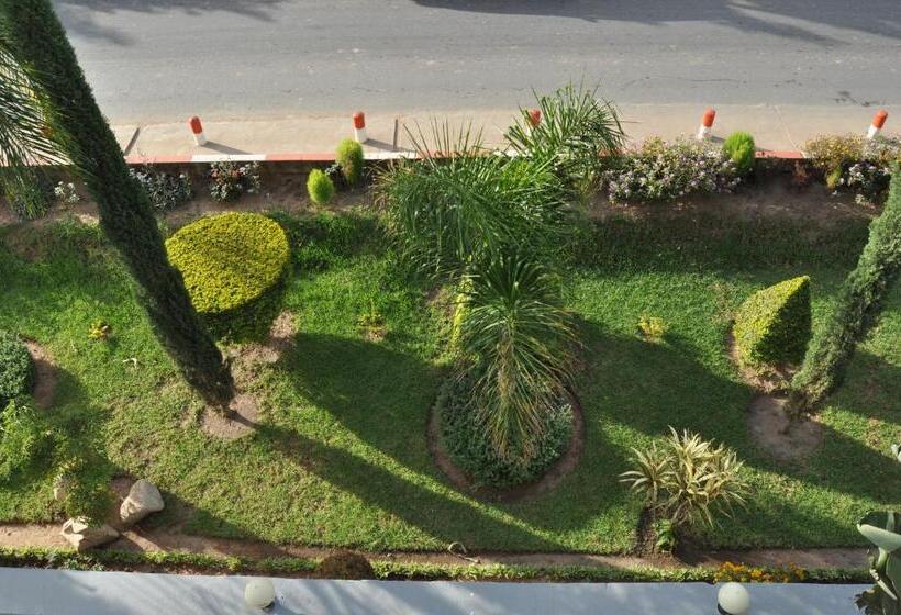 هتل Hôtel Sky Blue Mada