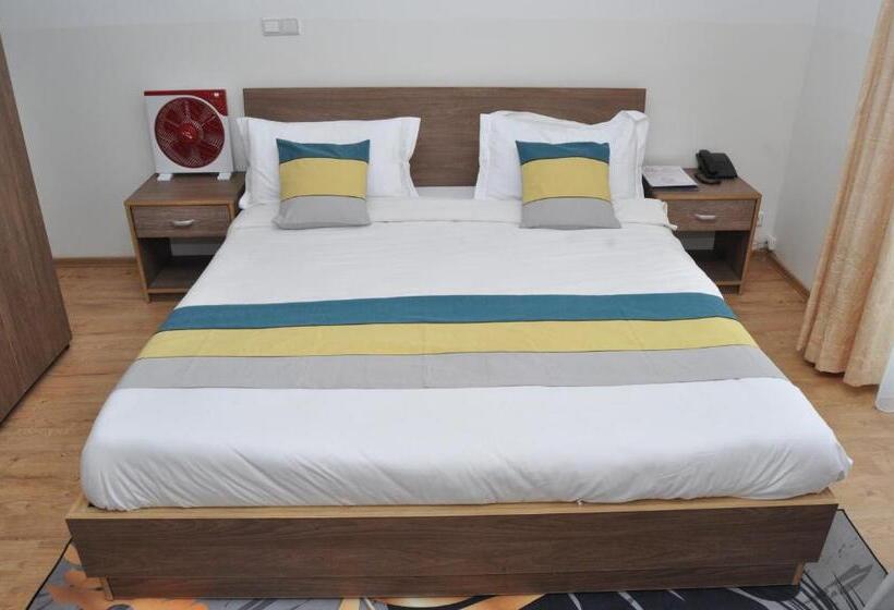 هتل Hôtel Sky Blue Mada