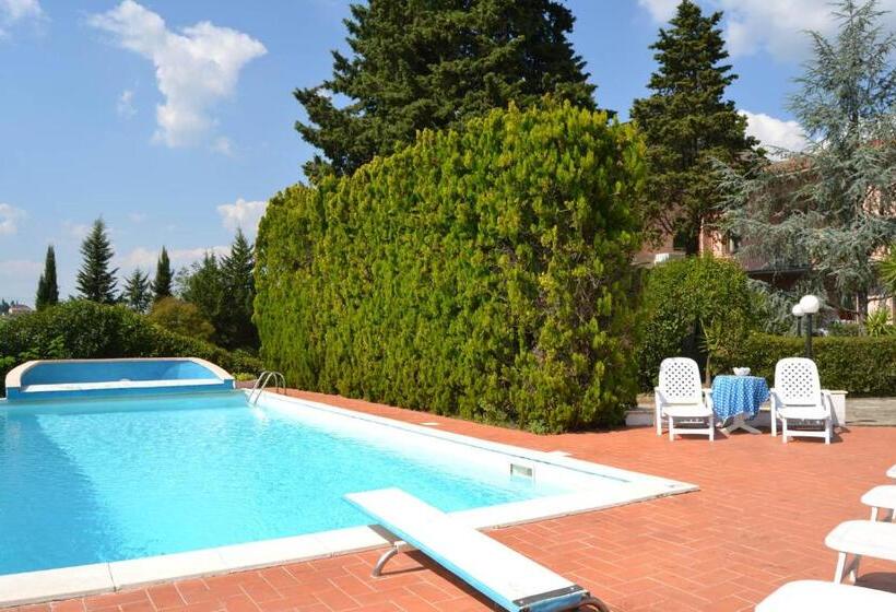 Appartamento Con Piscina E Tennis