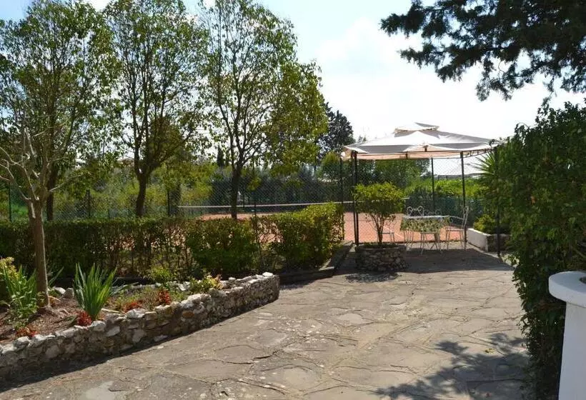 Appartamento Con Piscina E Tennis