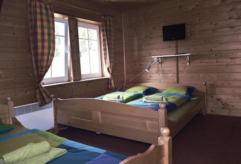 بنسيون Penzion A Restaurace Sokolí Boudy