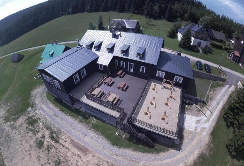 بنسيون Penzion A Restaurace Sokolí Boudy