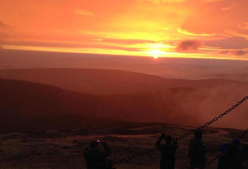 بنسيون Penzion A Restaurace Sokolí Boudy