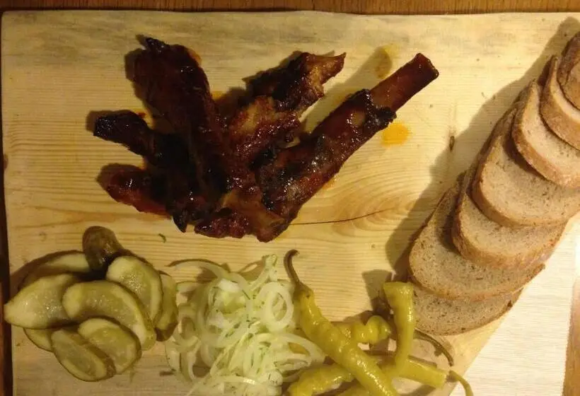 ペンション Penzion A Restaurace Sokolí Boudy