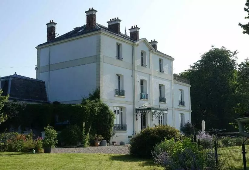 Aamiaismajoitus (B&B) Manoir Le Parc Near Paris & Disneyland