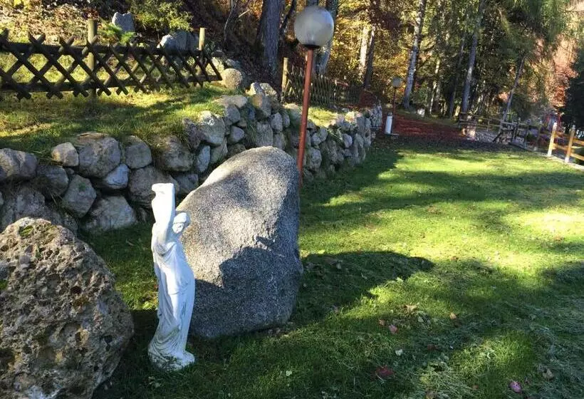 ホテル Ristorante Scoiattolo