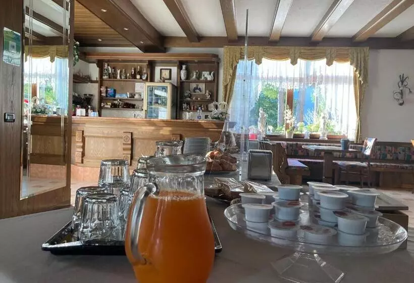 ホテル Ristorante Scoiattolo