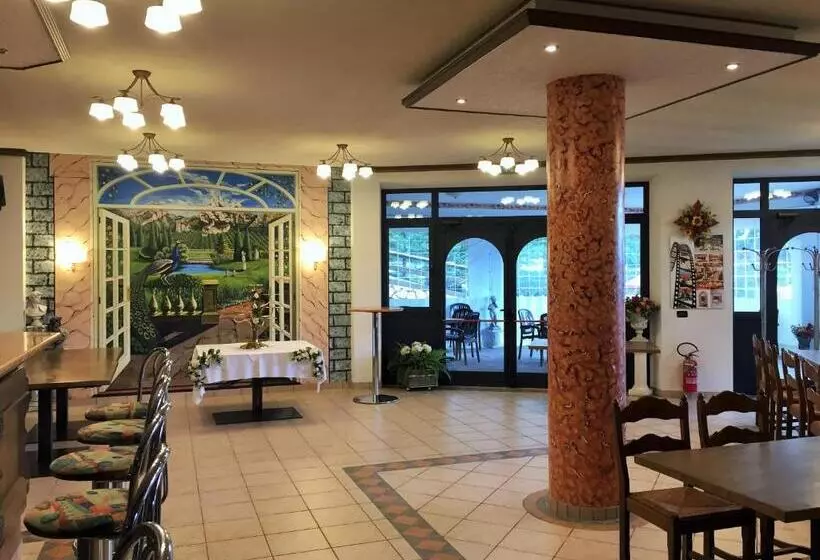 ホテル Ristorante Scoiattolo