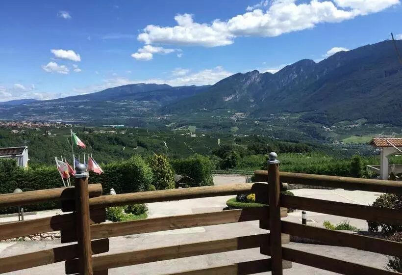 ホテル Ristorante Scoiattolo