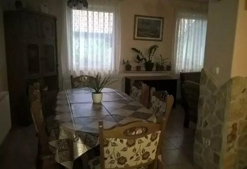 پانسیون Fejérvári Vendégház