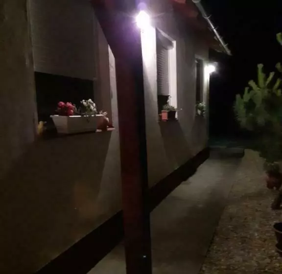 پانسیون Fejérvári Vendégház
