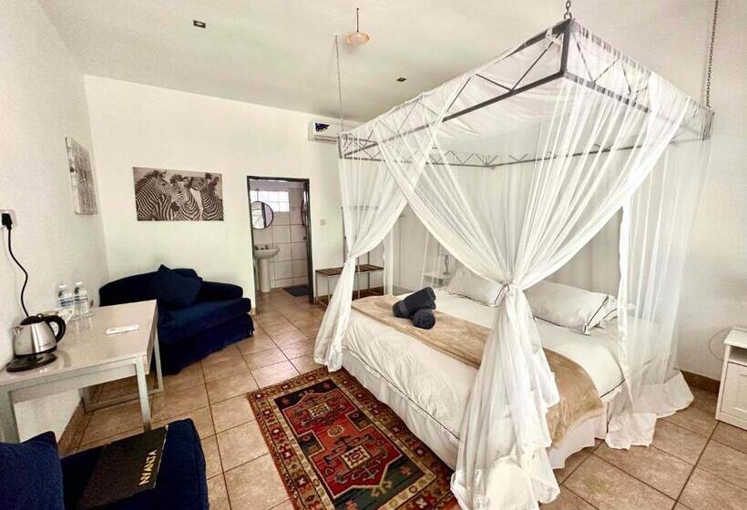 هاستل Fawlty Towers Accommodation & Activities