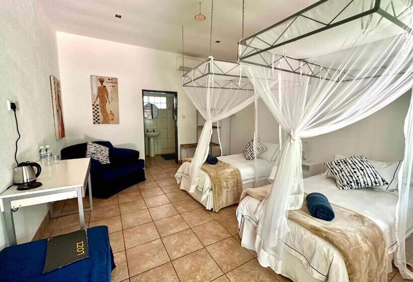 هاستل Fawlty Towers Accommodation & Activities