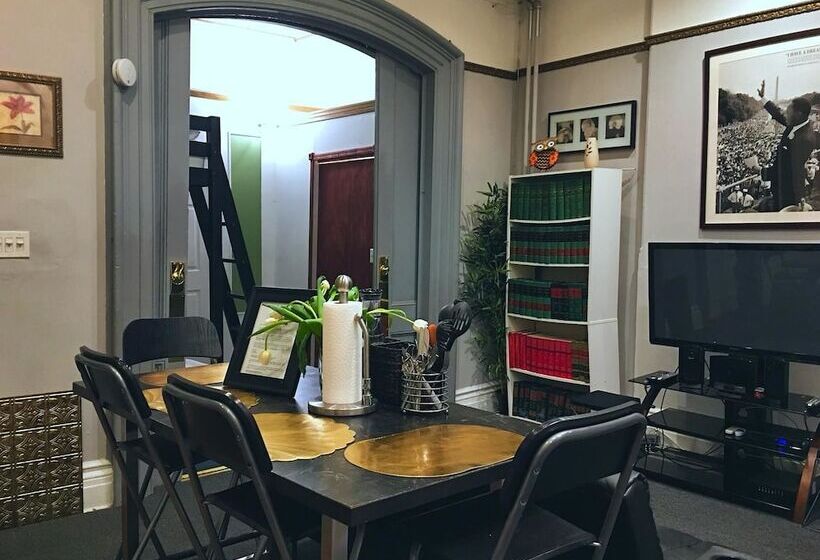 住宿加早餐  The Justice Towers